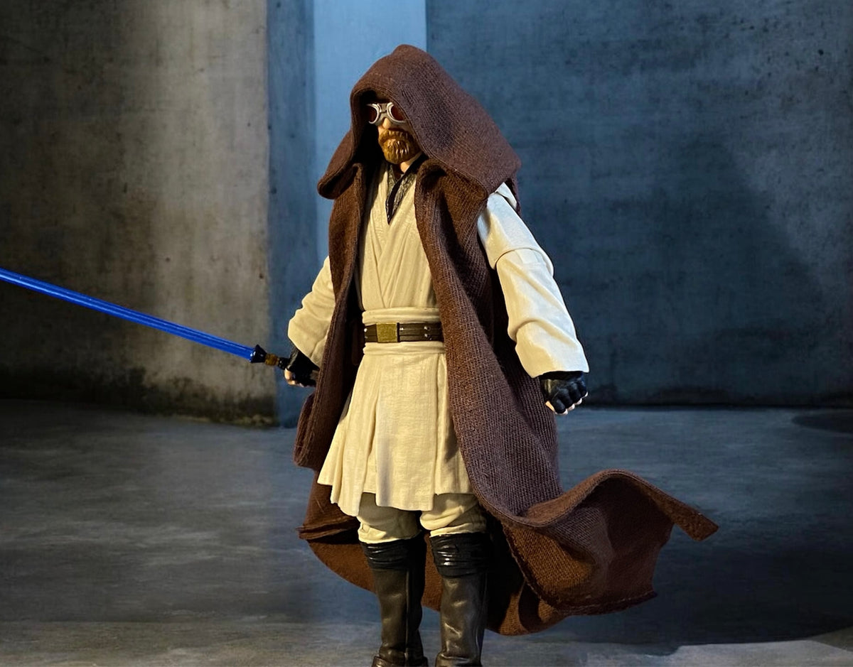 “Sneaky Ben” premium sleeveless wired action figure cloak.