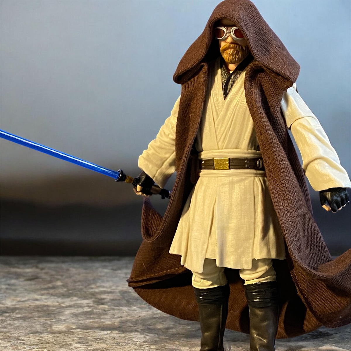 “Sneaky Ben” premium sleeveless wired action figure cloak.